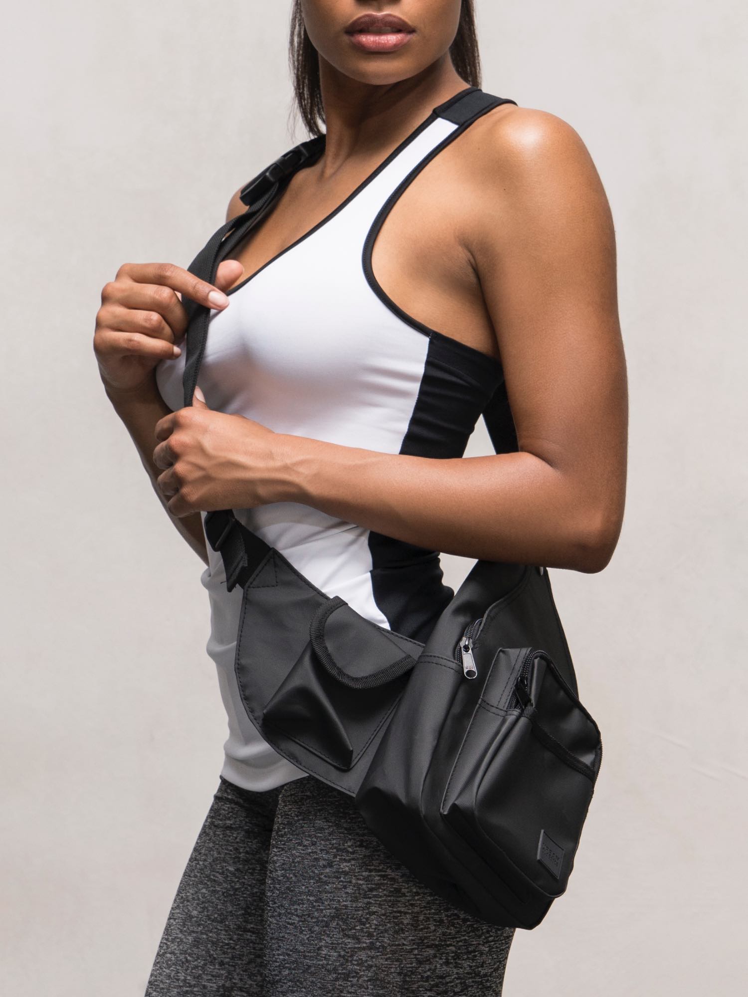 URBAN CLASSICS MULTI POCKET SHOULDER BAG - BLACK| VAAM SPORT