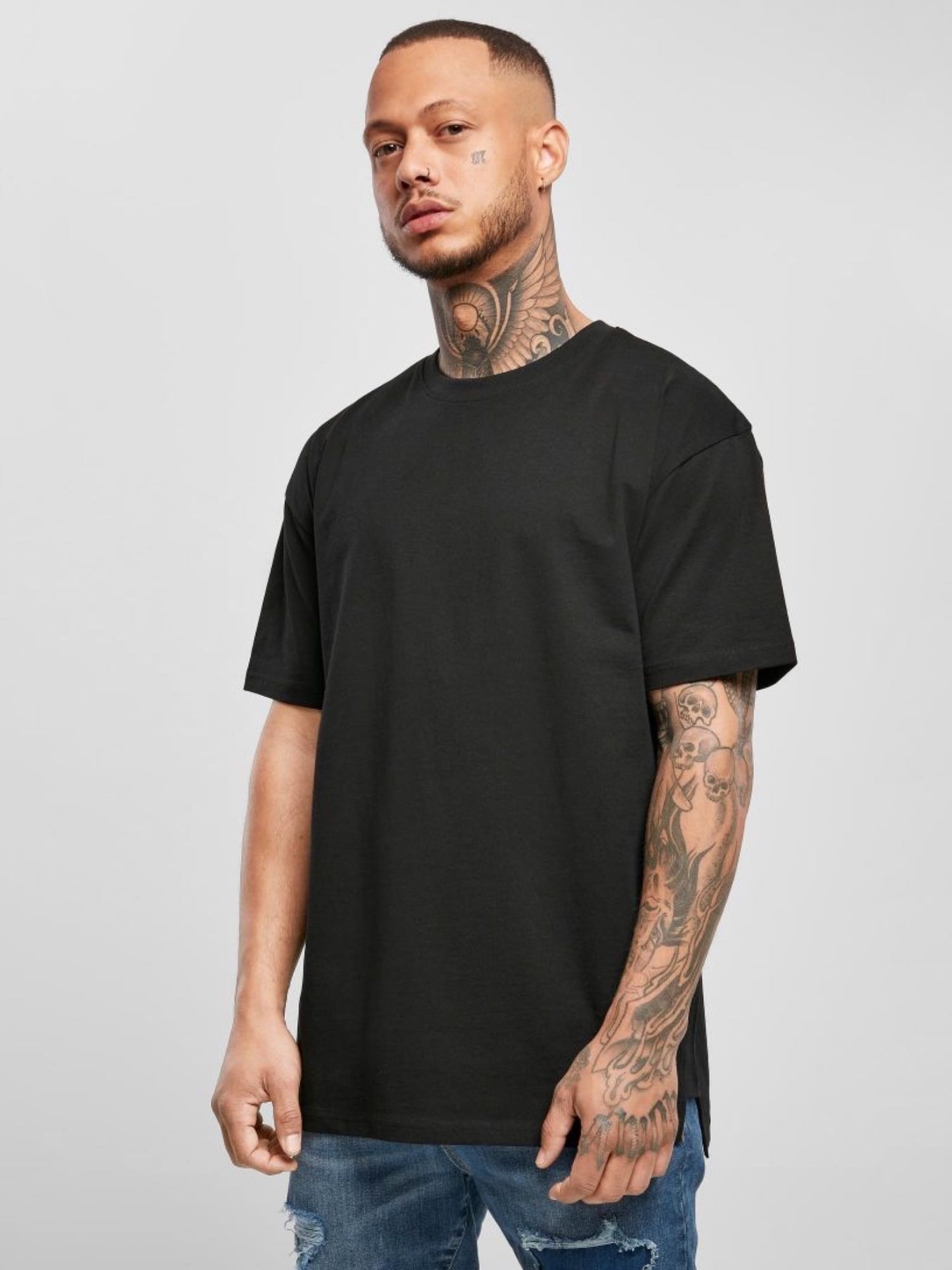 URBAN CLASSICS TRIANGLE TEE - BLACK | VAAM SPORT