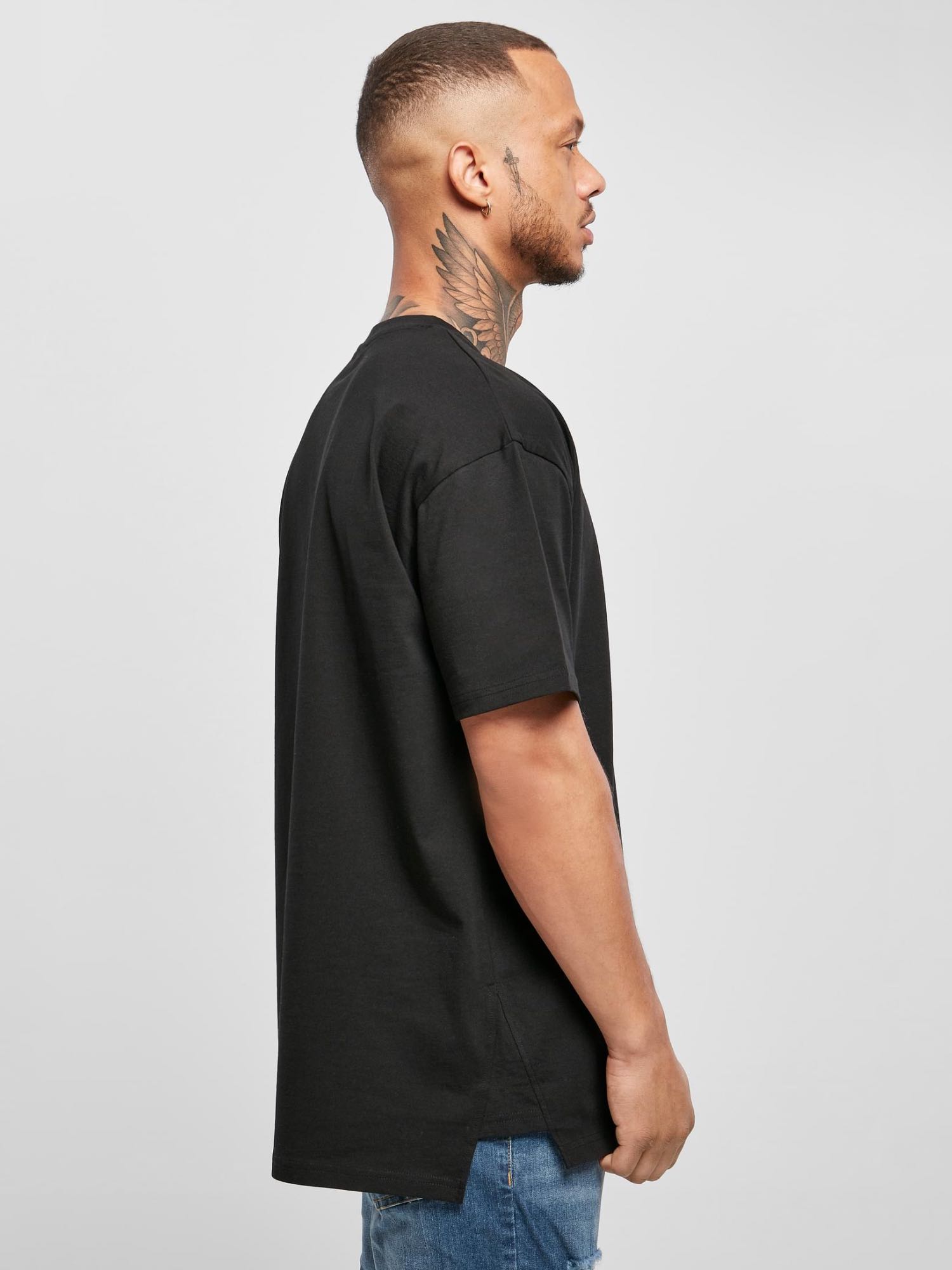 URBAN CLASSICS TRIANGLE TEE - BLACK | VAAM SPORT